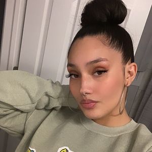 Meet your Posher, Dominique